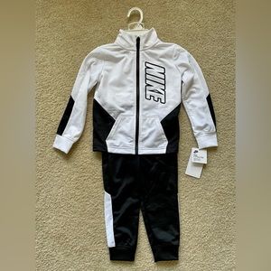 Nike track suit. Boys XS.